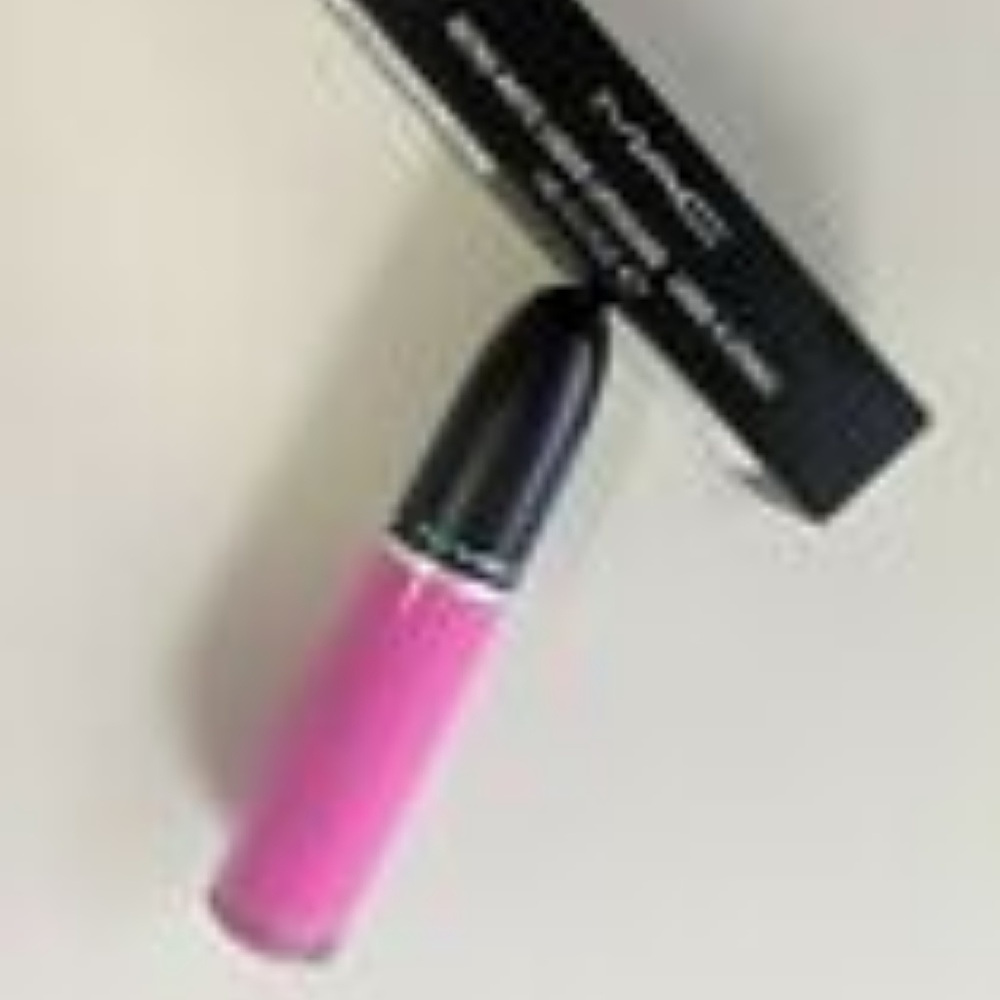 M·A·C Retro Matte Liquid Lipcolour, Fuchsia Flicke